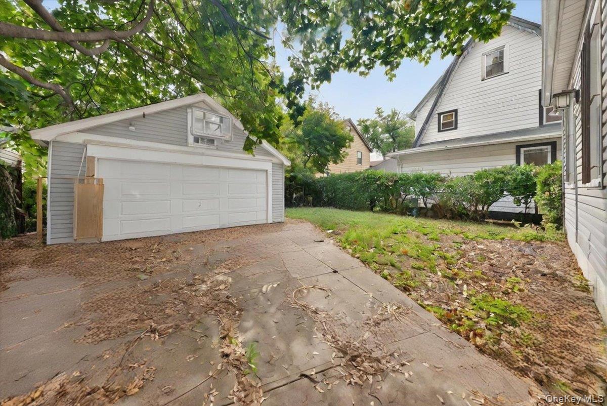 11221 212th Street, Queens Village, NY 11429