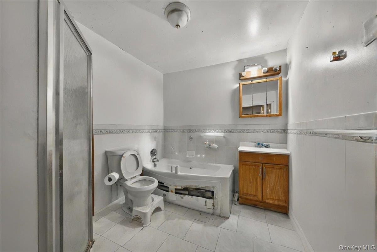 11221 212th Street, Queens Village, NY 11429