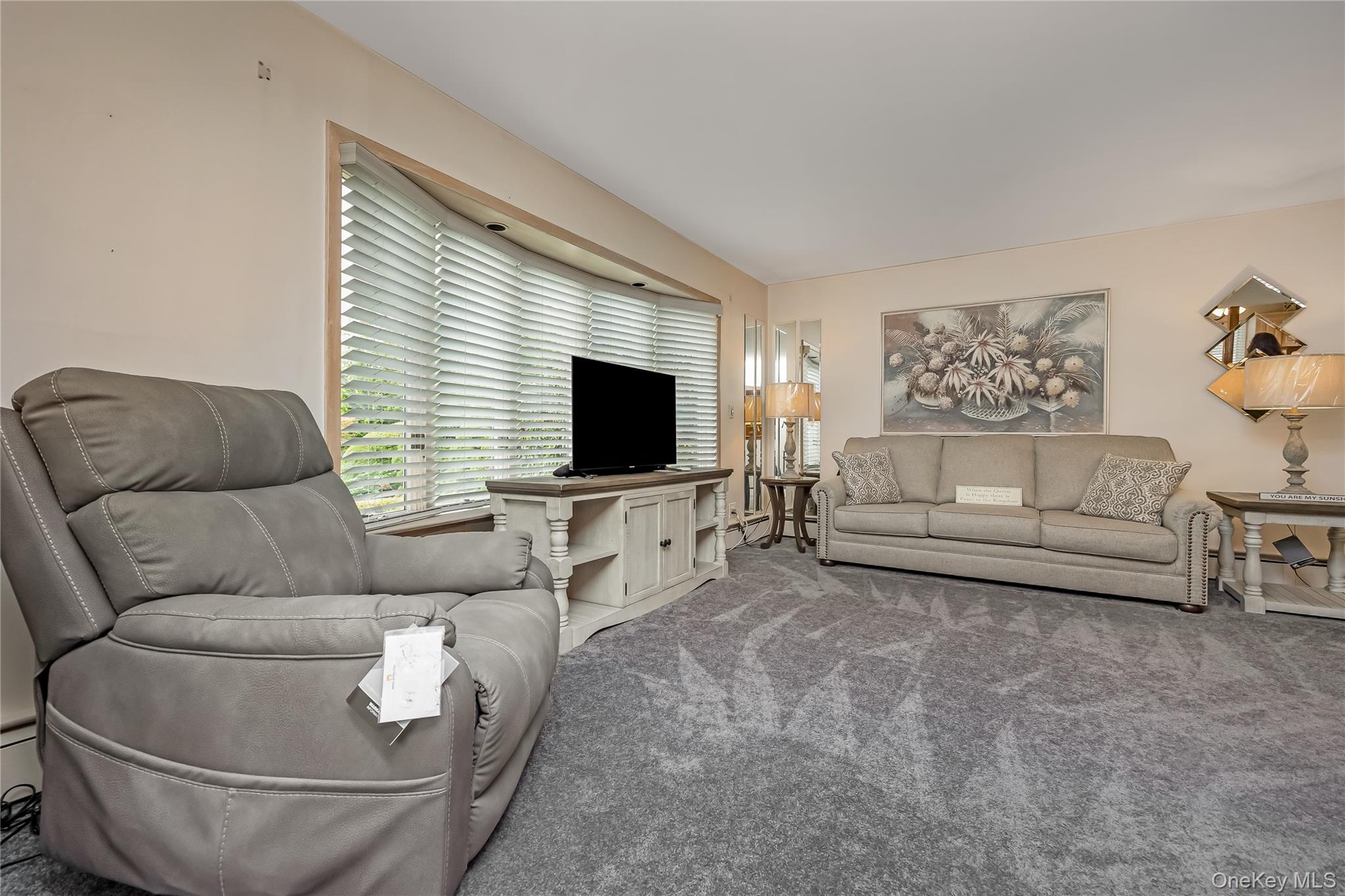 53 Glengariff Road, Massapequa Park, NY 11762