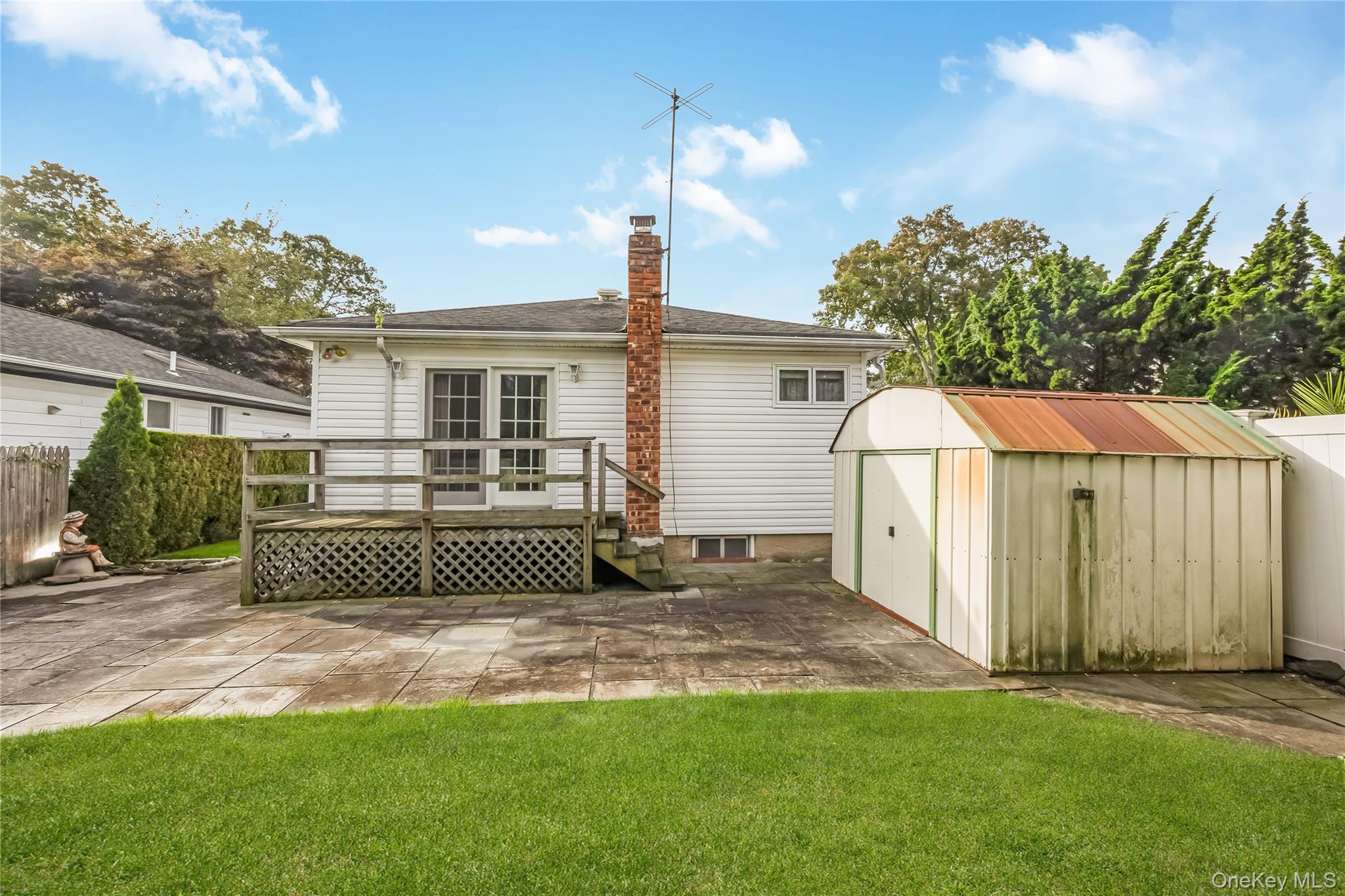 53 Glengariff Road, Massapequa Park, NY 11762