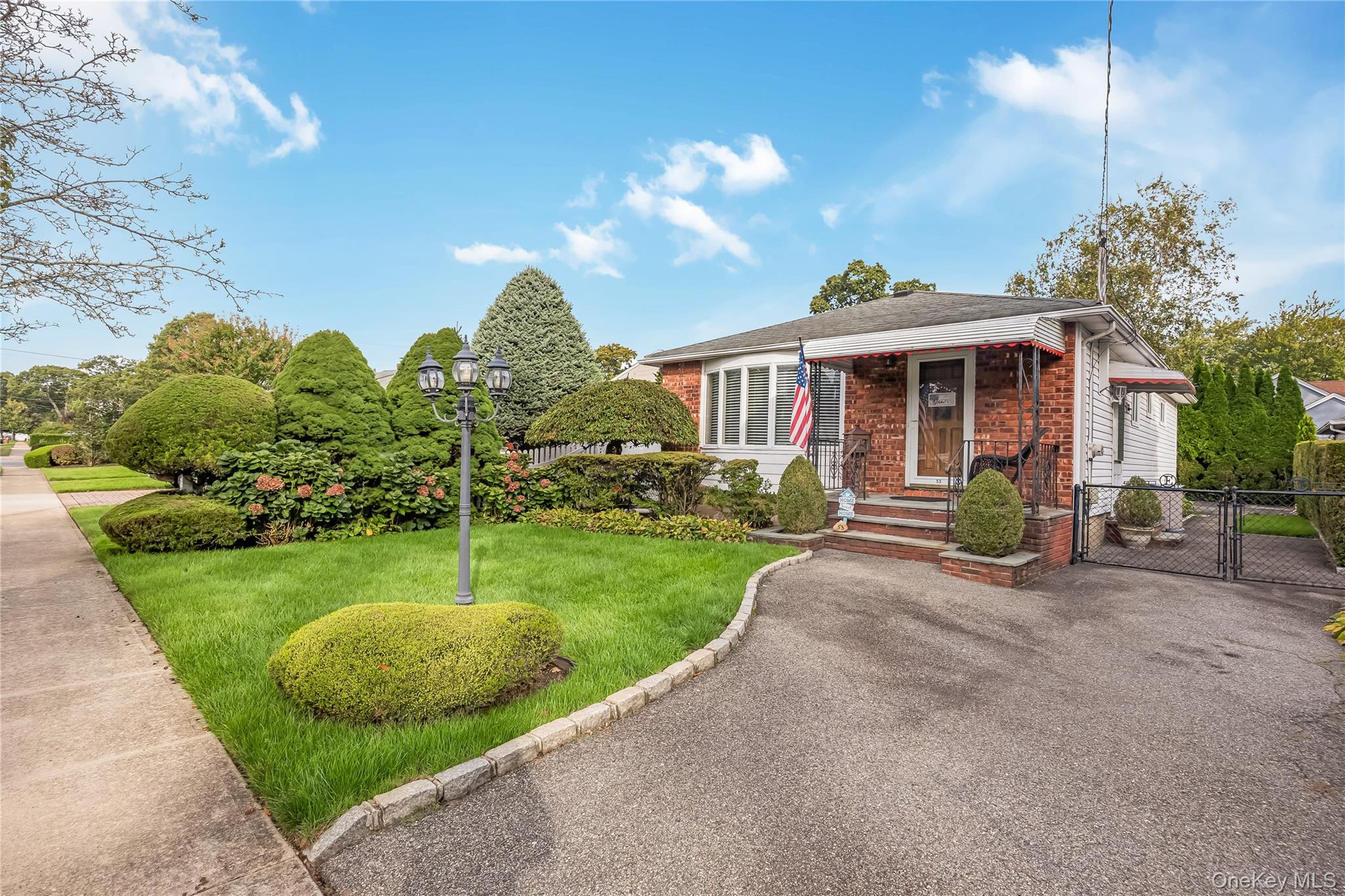 53 Glengariff Road, Massapequa Park, NY 11762