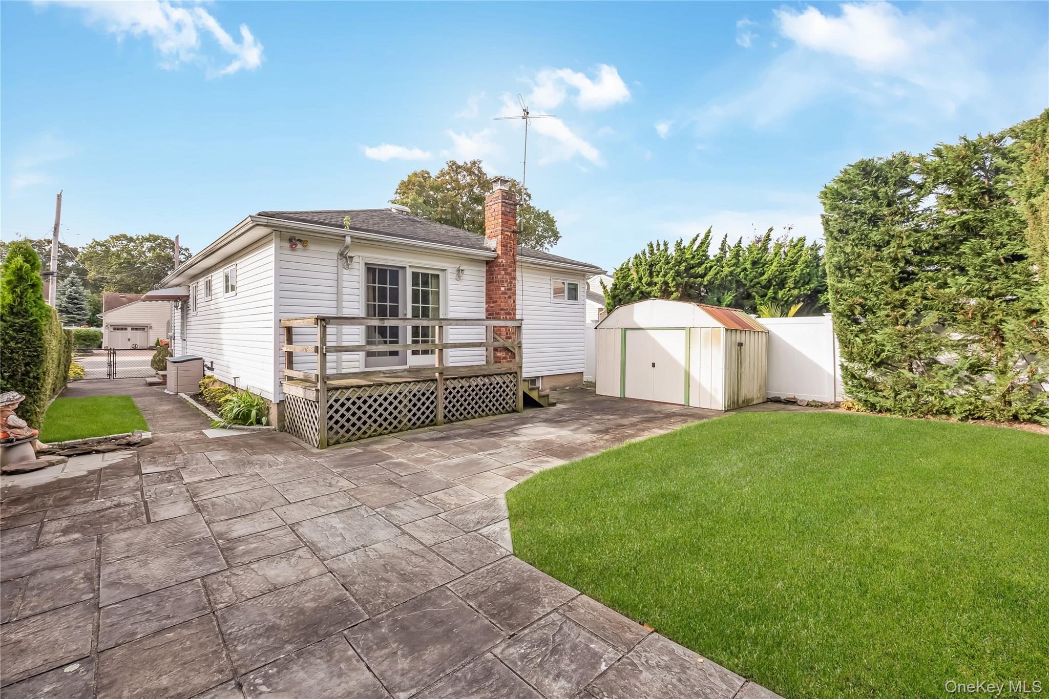 53 Glengariff Road, Massapequa Park, NY 11762