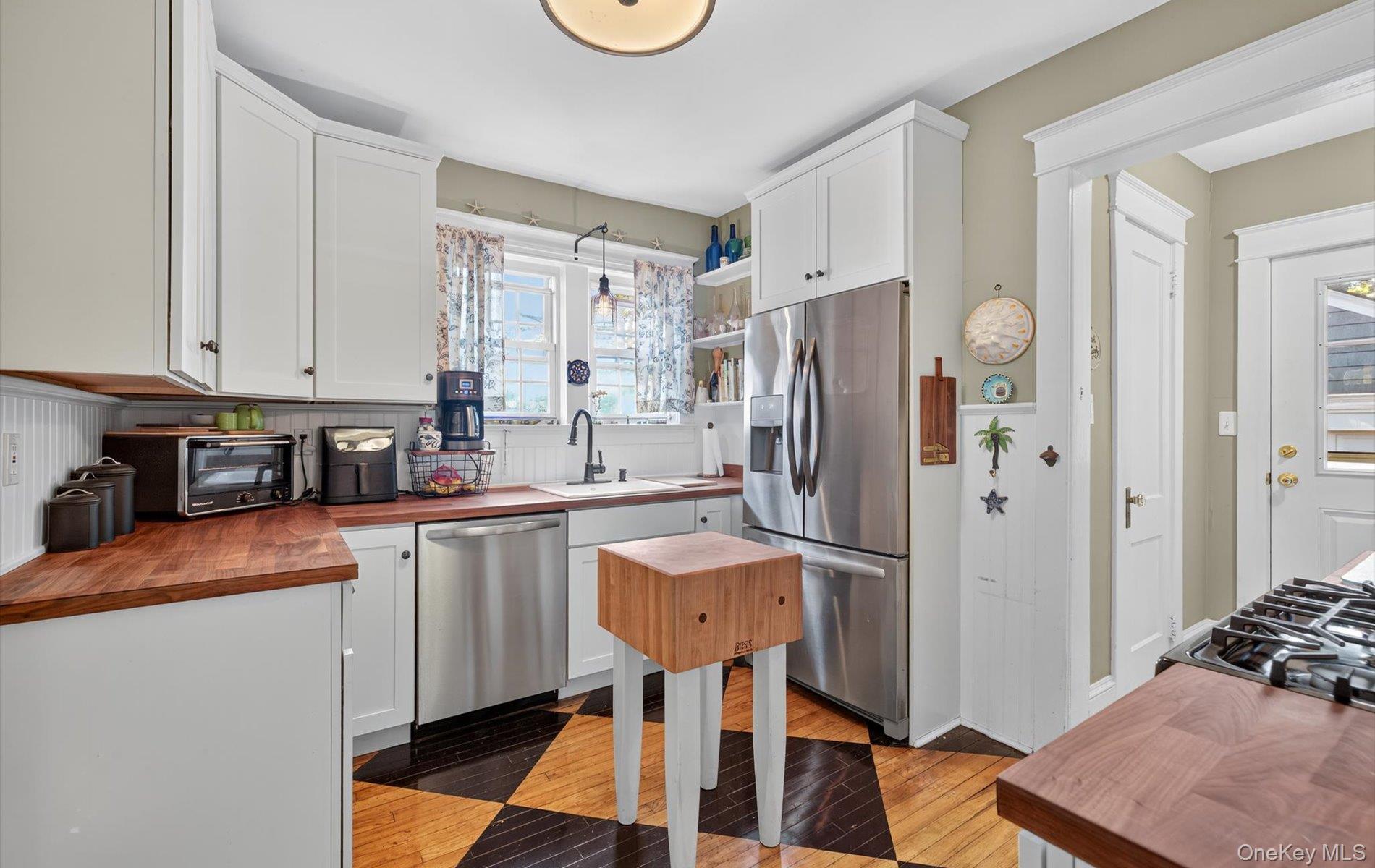 7 Ransom Avenue, Sea Cliff, NY 11579