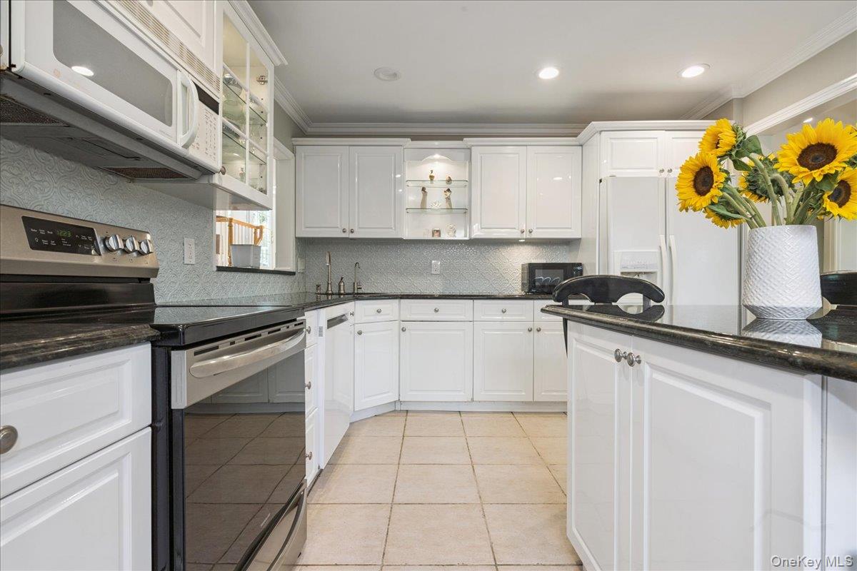 2903 Preston Lane, Merrick, NY 11566