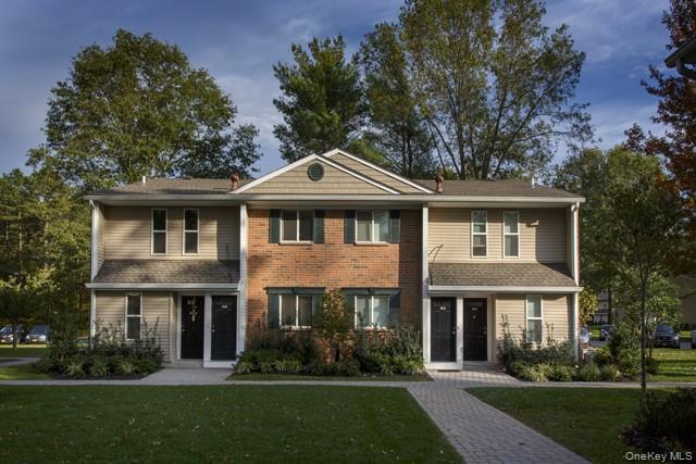 29 Country Club Drive # 29D, Coram, NY 11727