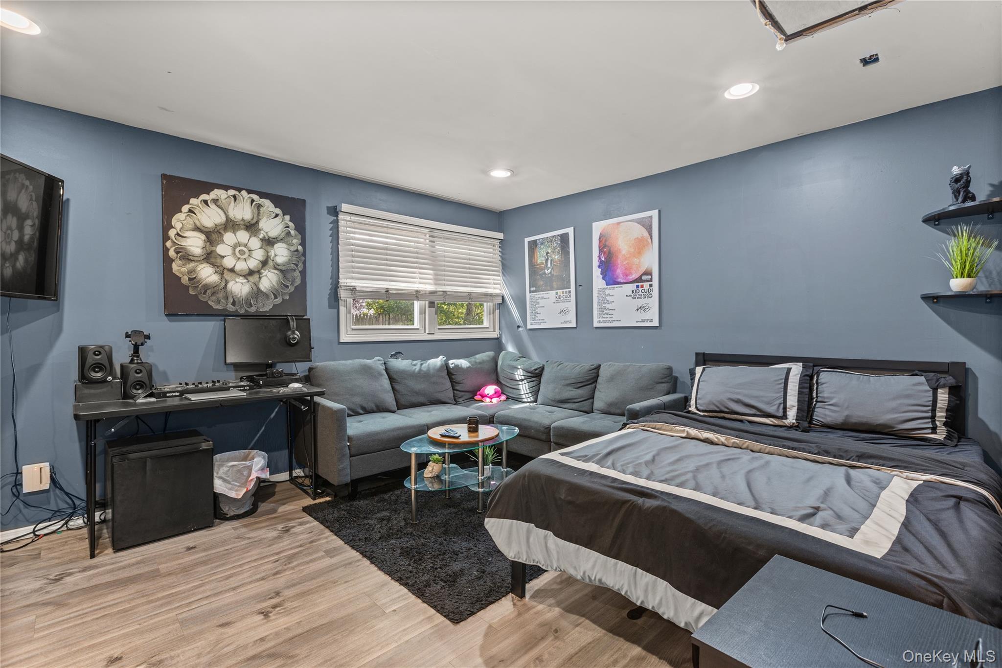 19 Gamecock Lane, Babylon, NY 11702