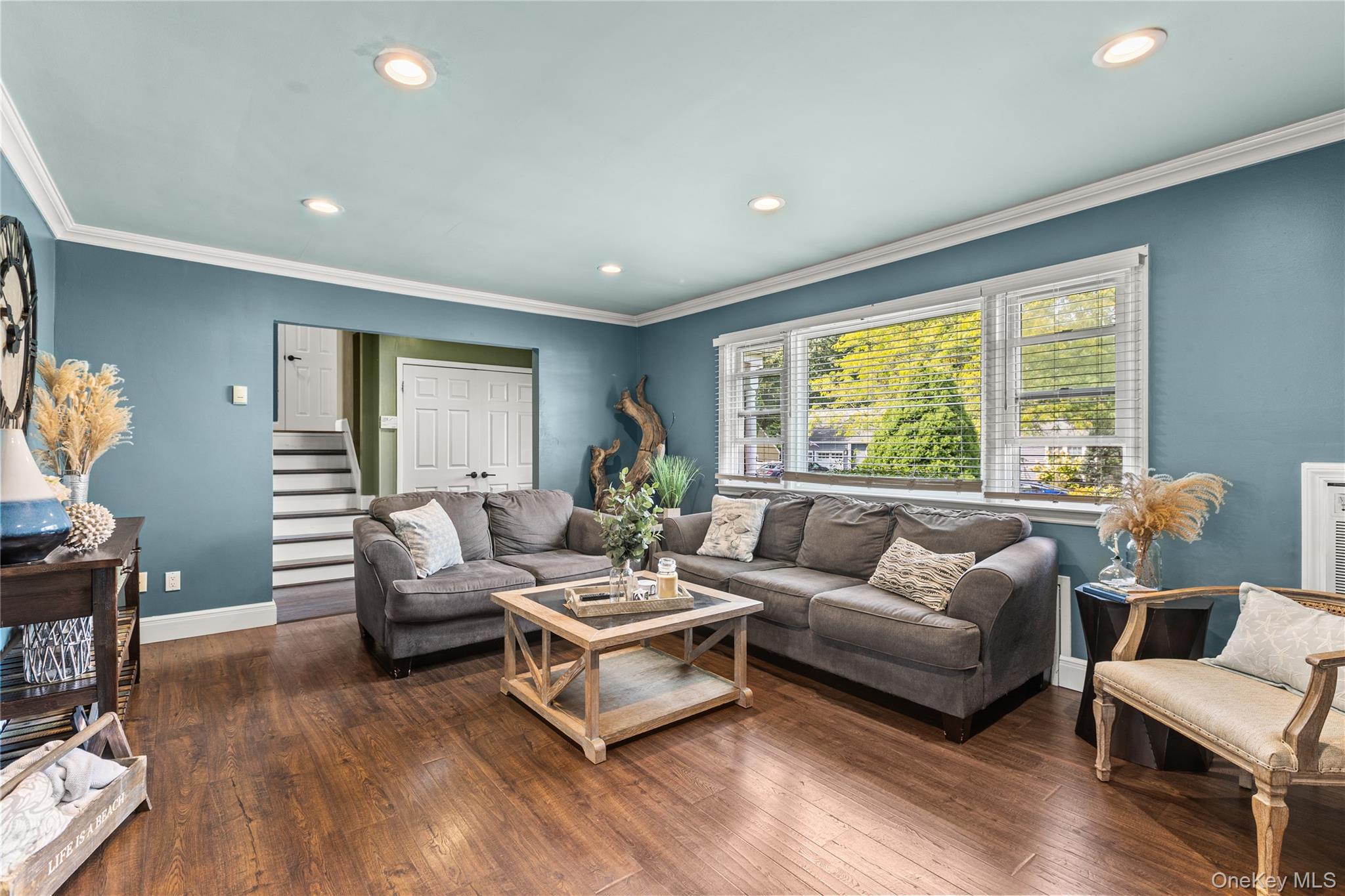 19 Gamecock Lane, Babylon, NY 11702