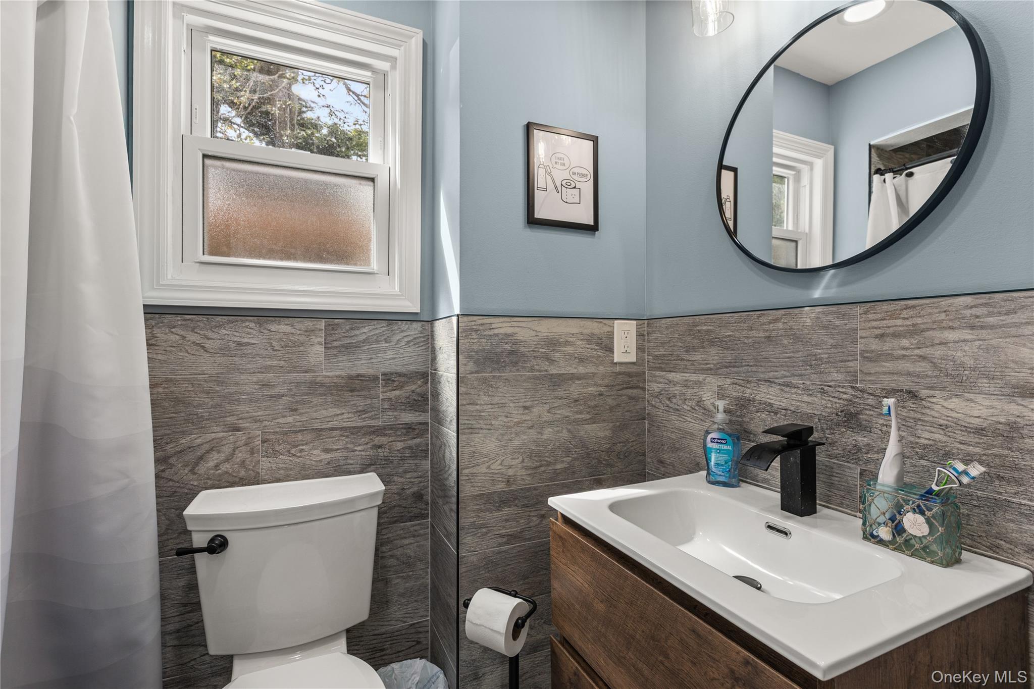 19 Gamecock Lane, Babylon, NY 11702