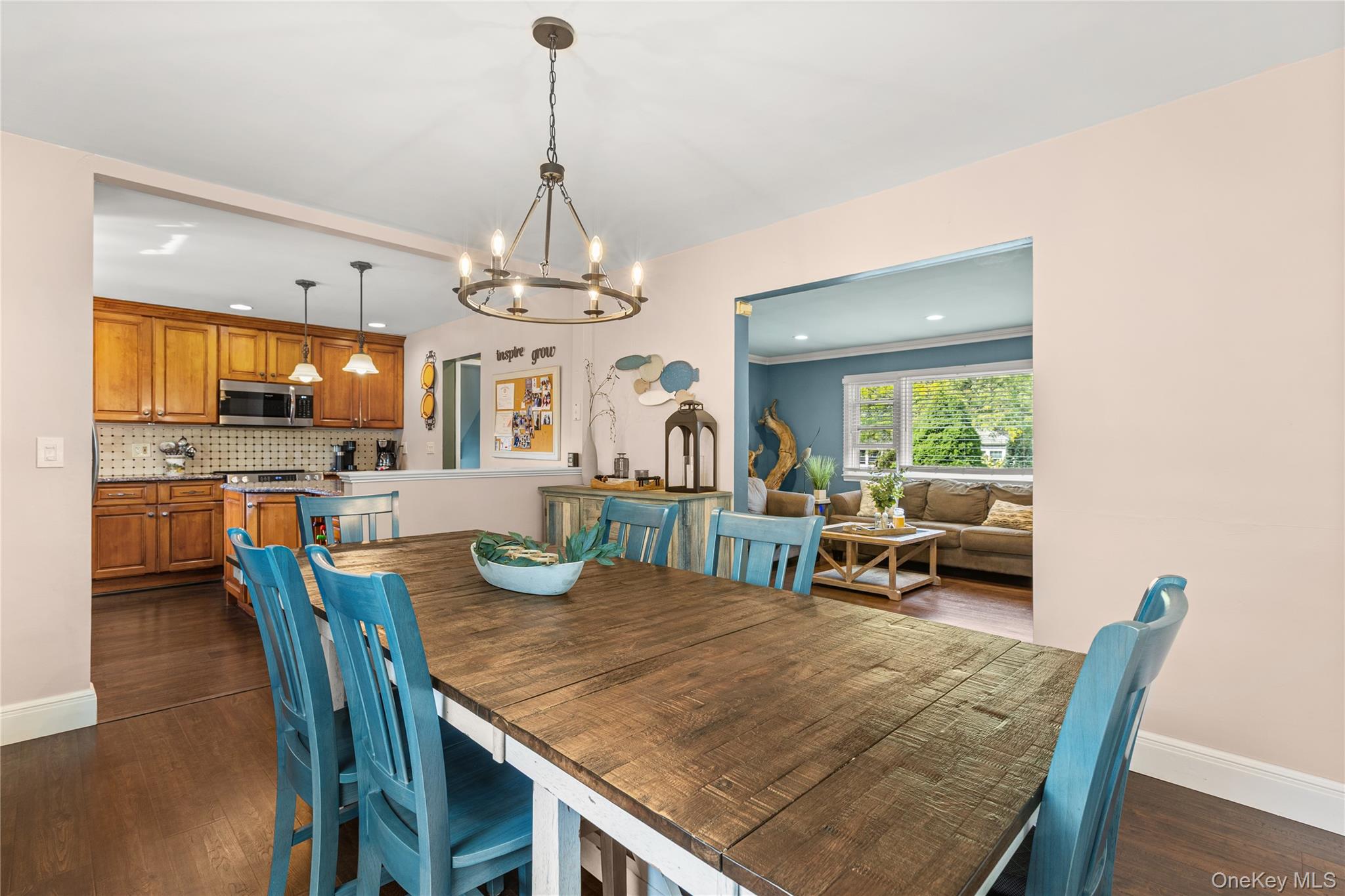 19 Gamecock Lane, Babylon, NY 11702