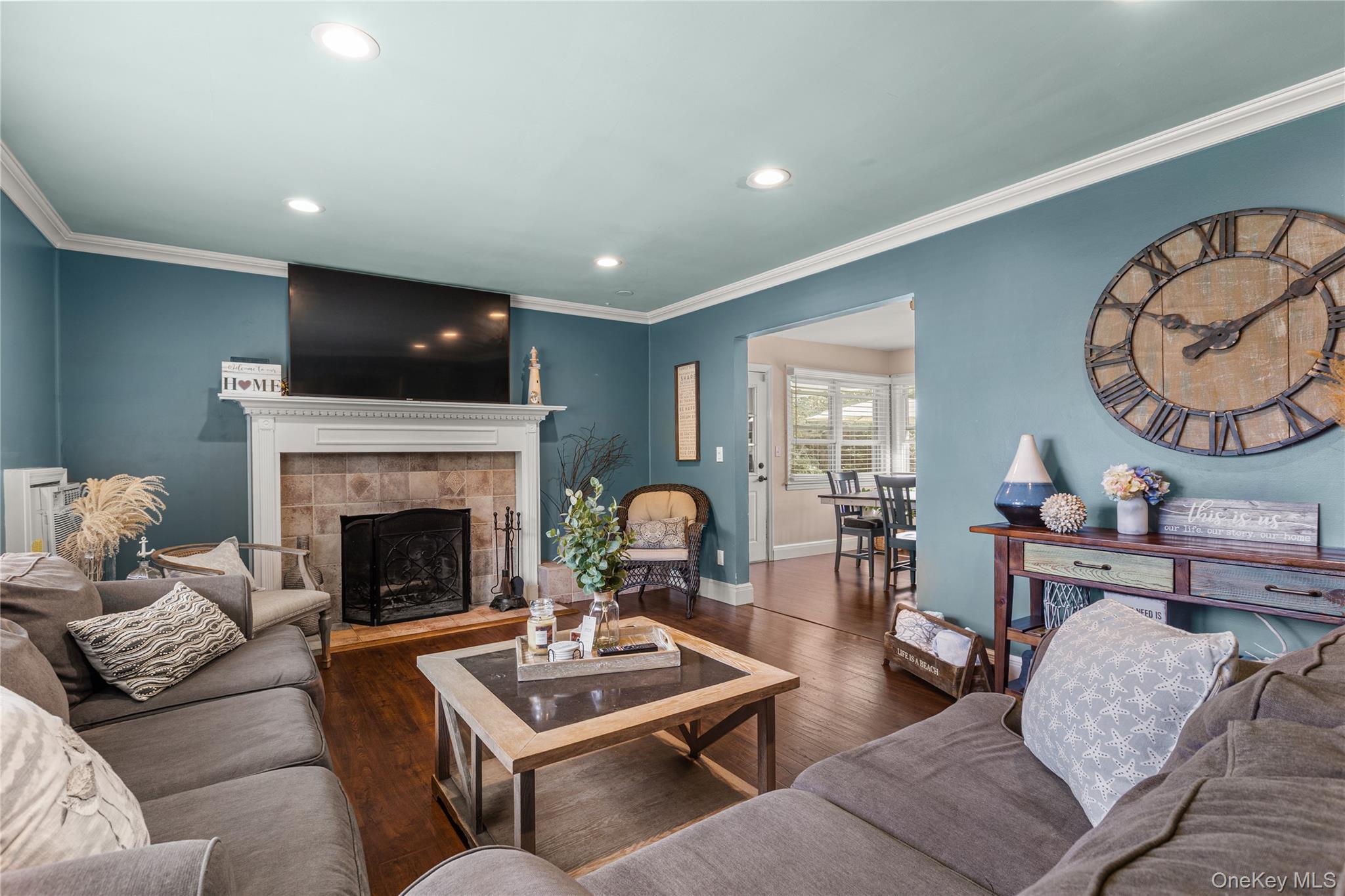 19 Gamecock Lane, Babylon, NY 11702