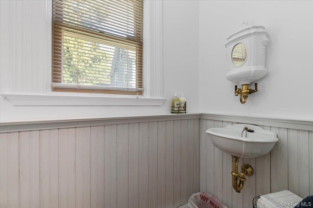 9 Maple Avenue, Sea Cliff, NY 11579