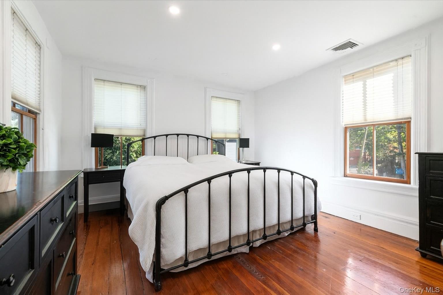 9 Maple Avenue, Sea Cliff, NY 11579