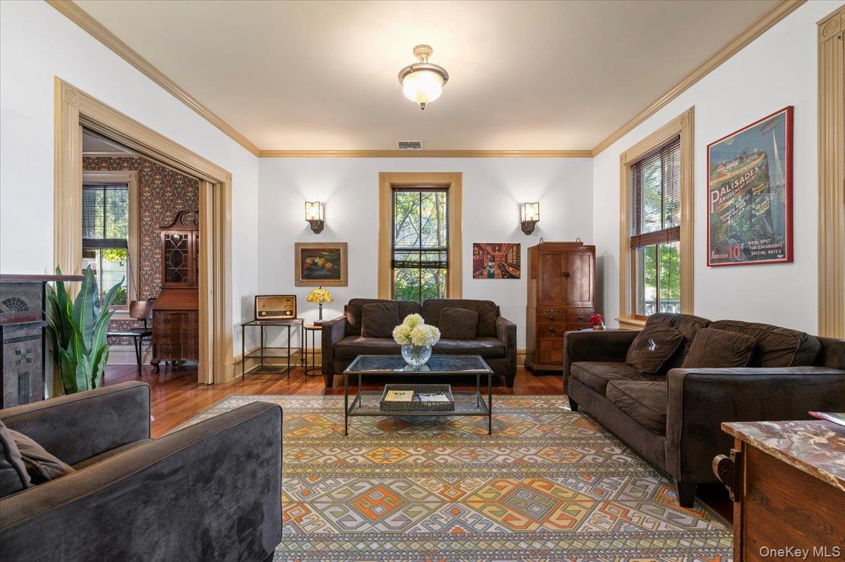 9 Maple Avenue, Sea Cliff, NY 11579