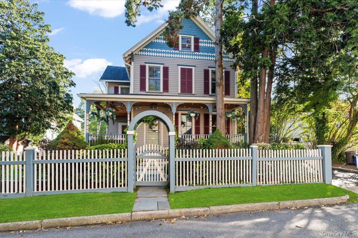 9 Maple Avenue, Sea Cliff, NY 11579