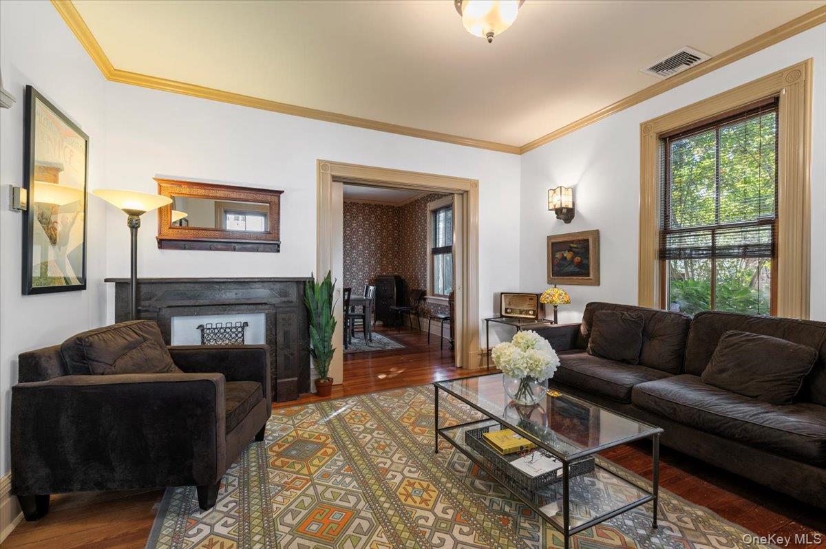 9 Maple Avenue, Sea Cliff, NY 11579