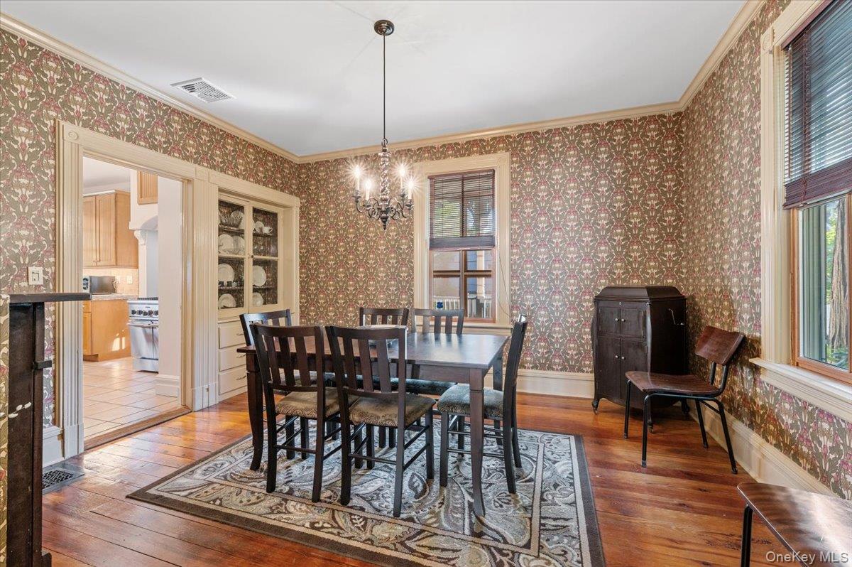 9 Maple Avenue, Sea Cliff, NY 11579