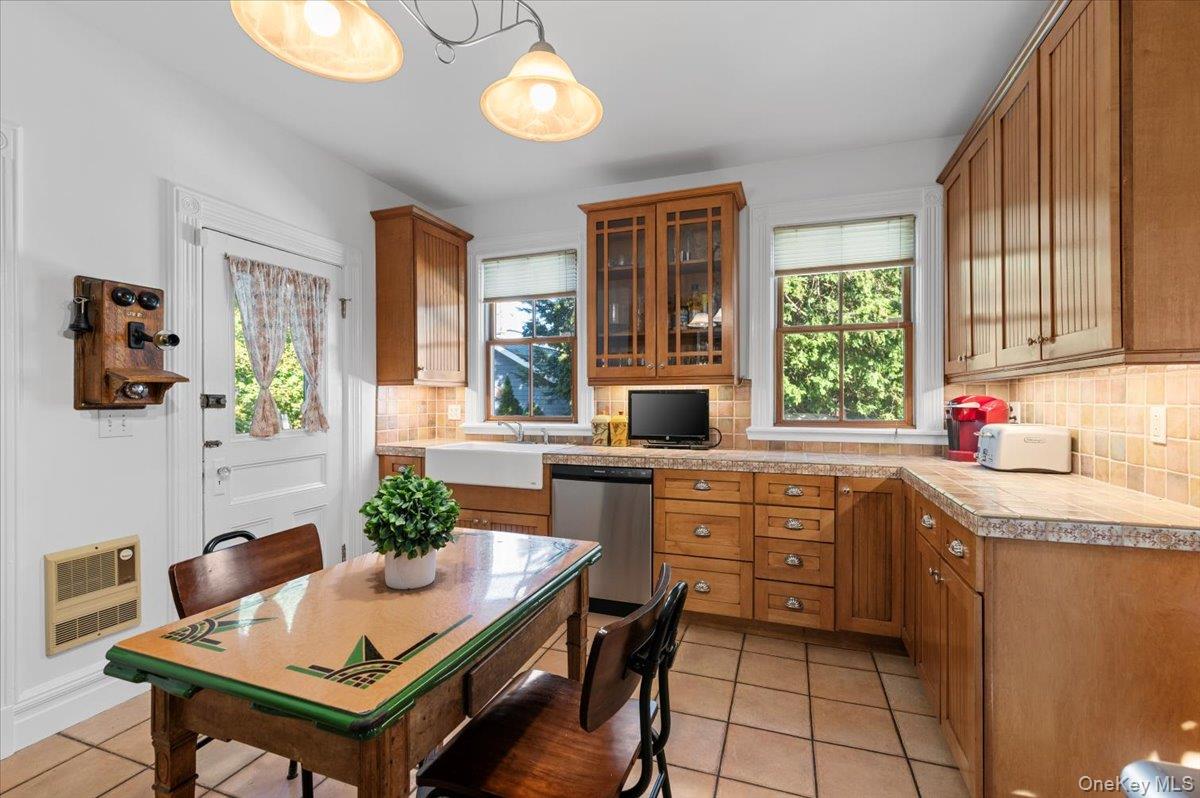 9 Maple Avenue, Sea Cliff, NY 11579