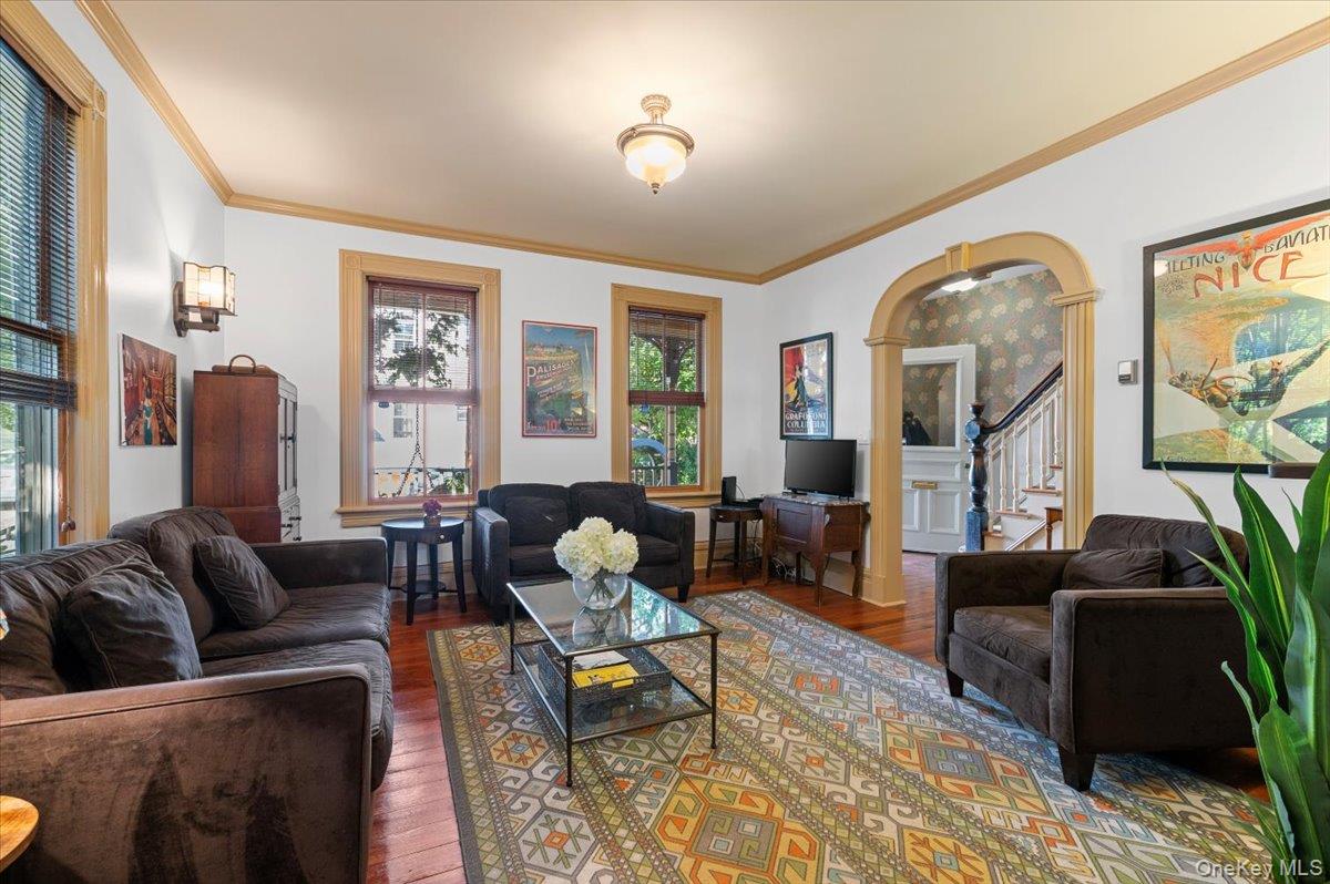 9 Maple Avenue, Sea Cliff, NY 11579