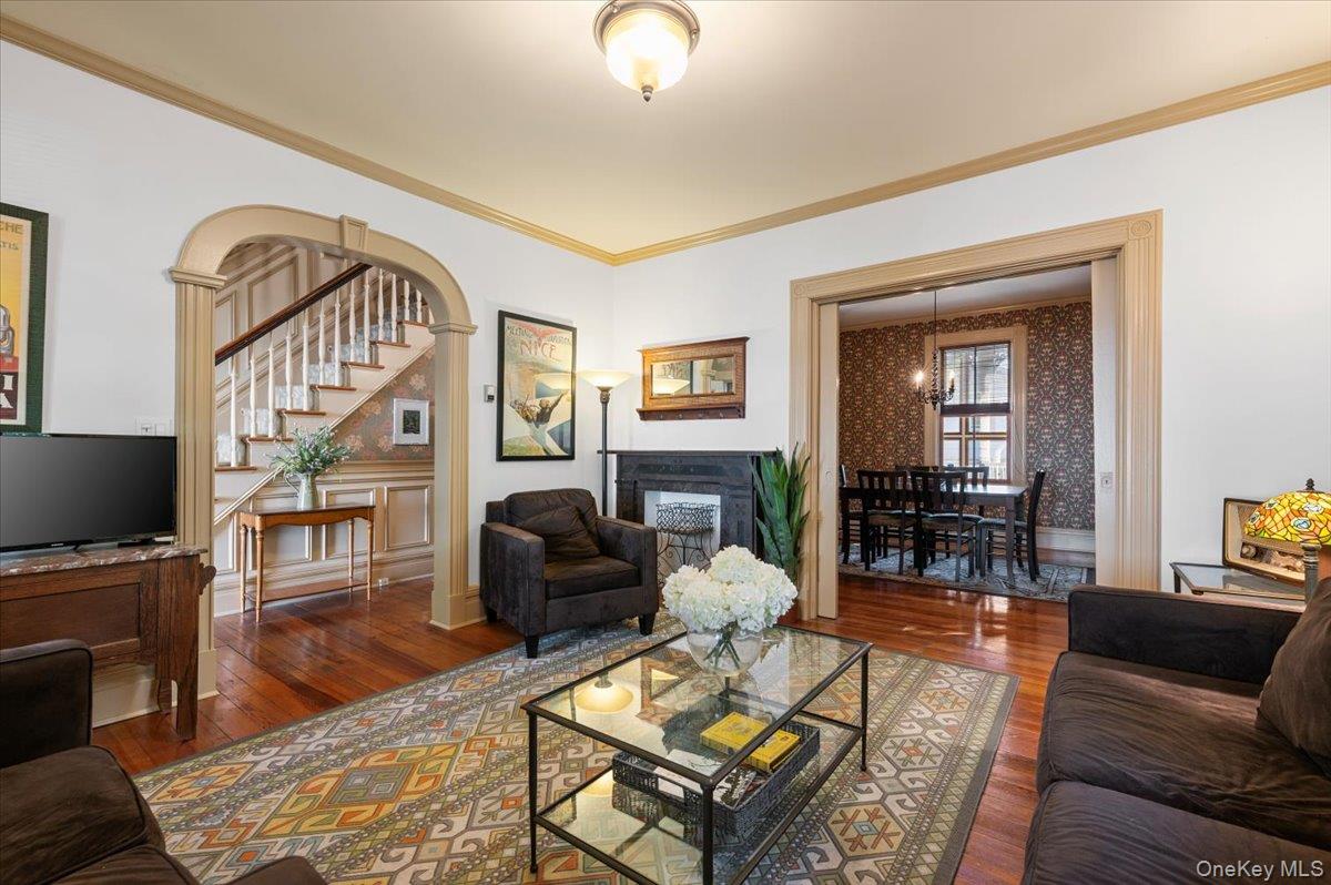 9 Maple Avenue, Sea Cliff, NY 11579