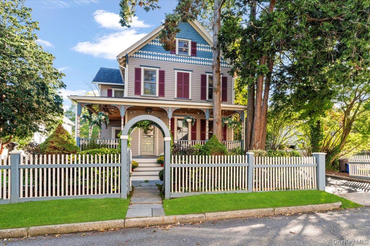 9 Maple Avenue, Sea Cliff, NY 11579