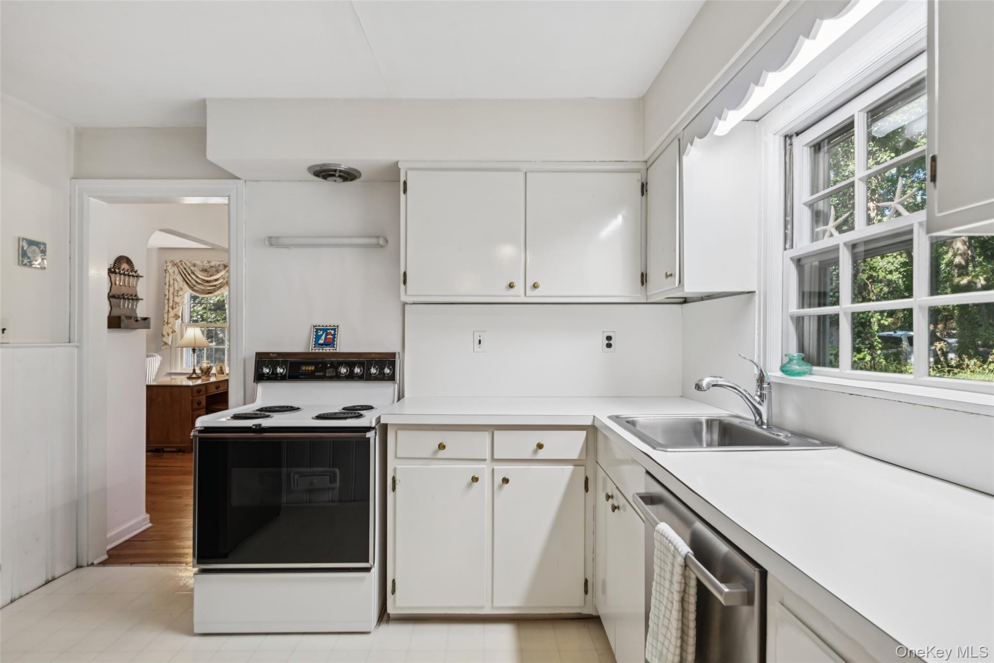 3 Soundview Drive, Huntington, NY 11743