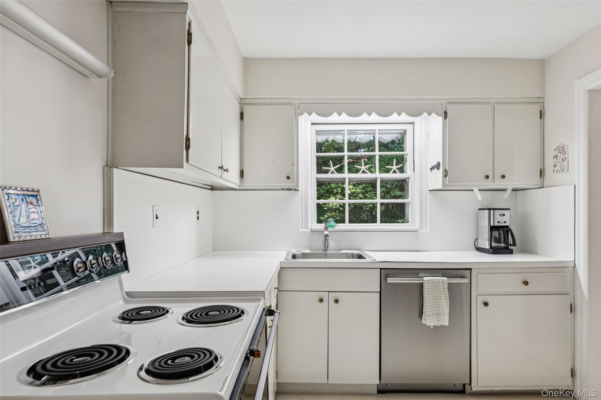 3 Soundview Drive, Huntington, NY 11743