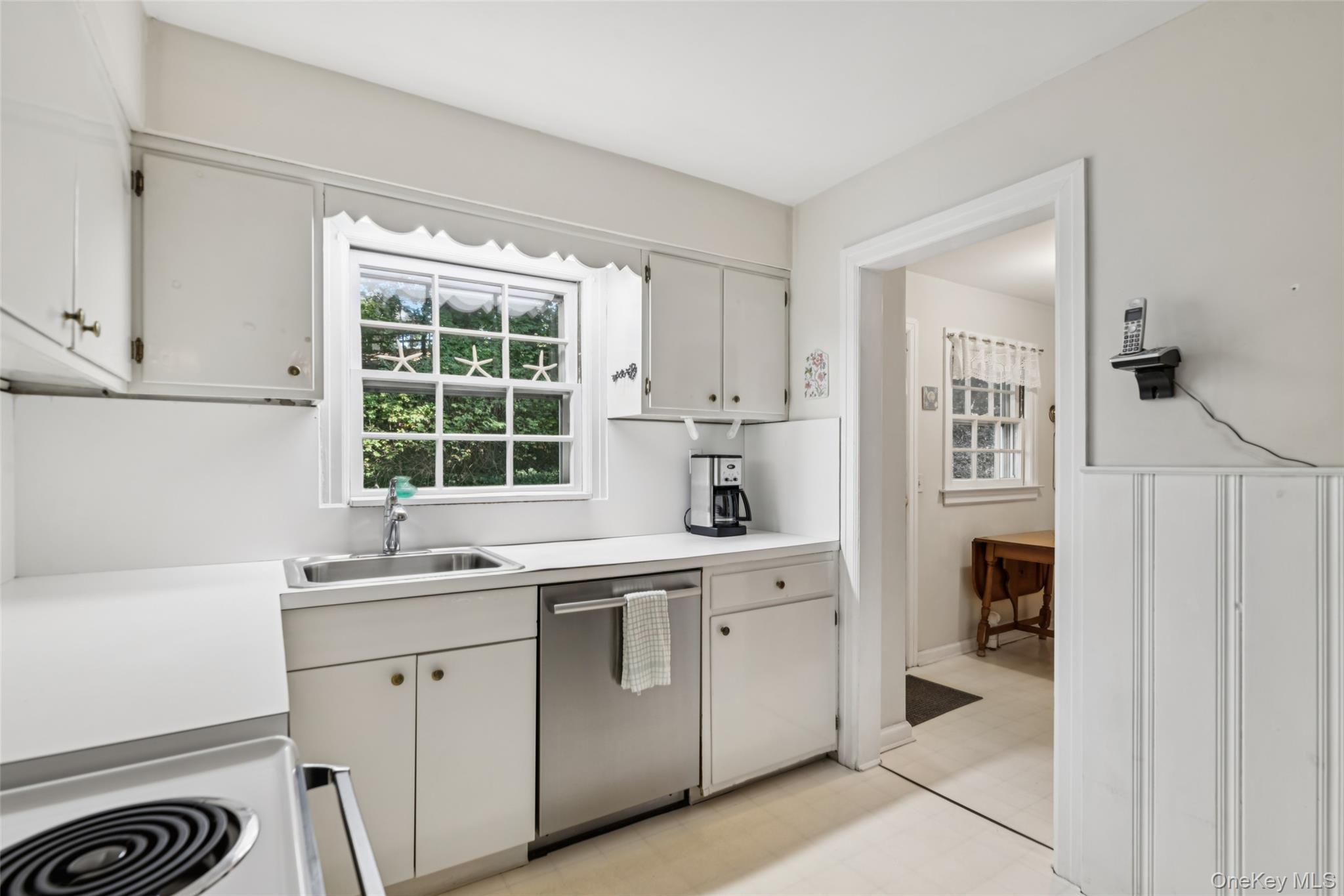 3 Soundview Drive, Huntington, NY 11743