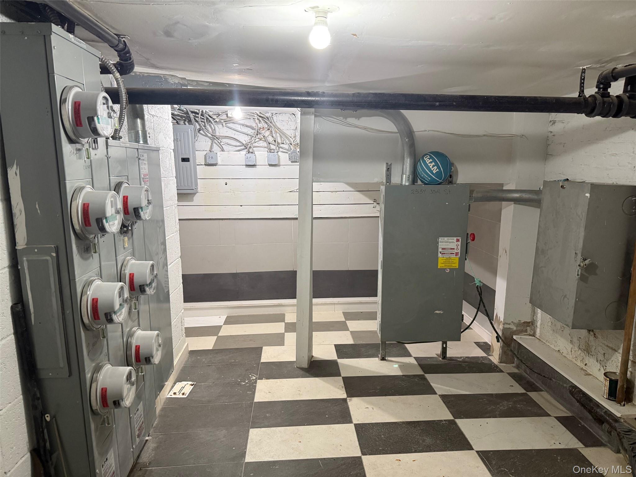 2554 35th Street, Astoria, NY 11103