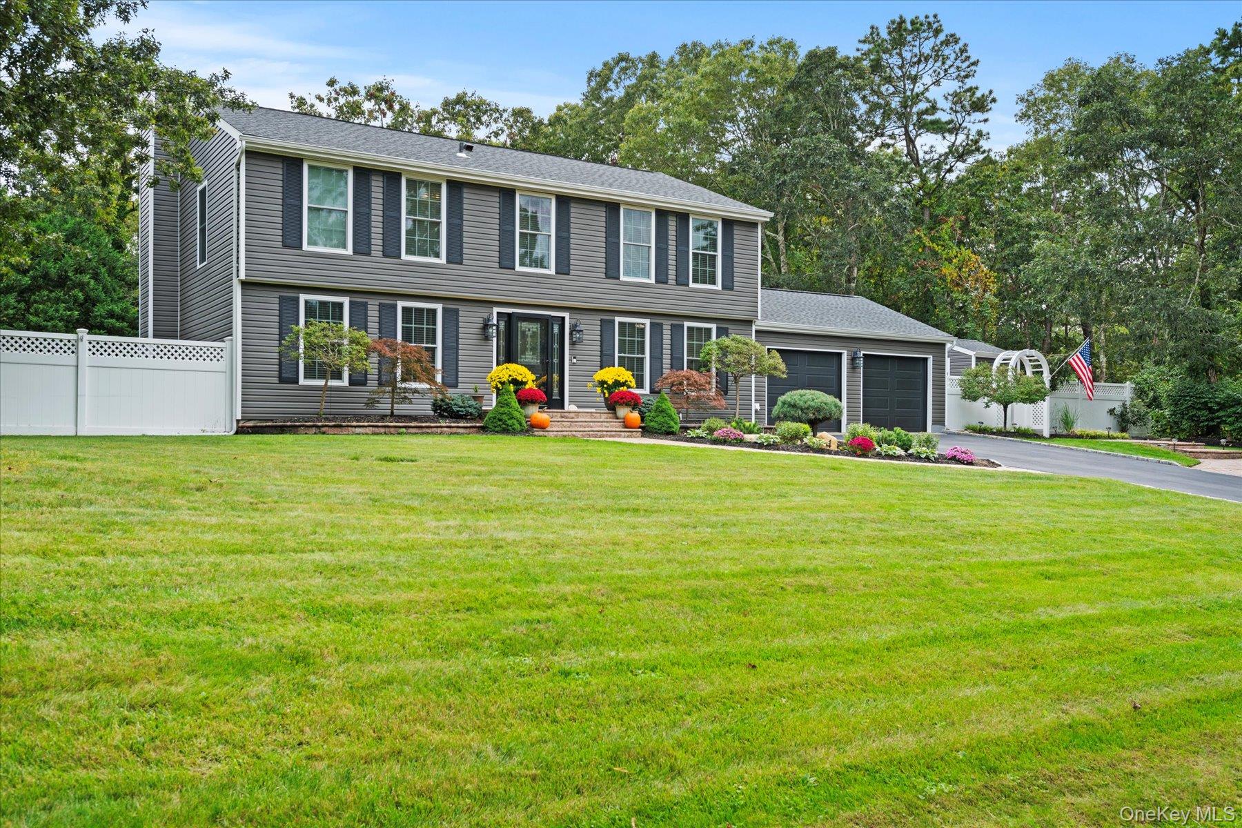 4 Foreston Circle, Manorville, NY 11949