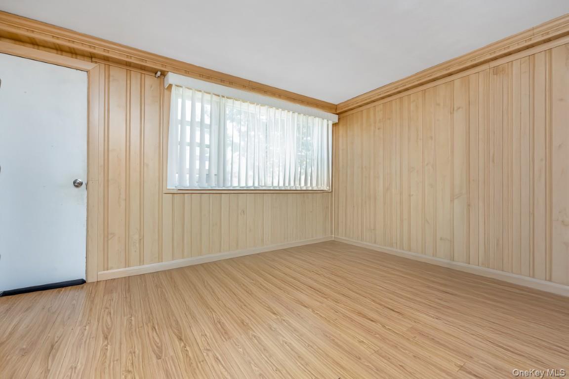 67-72 78th Street, Middle Village, NY 11379