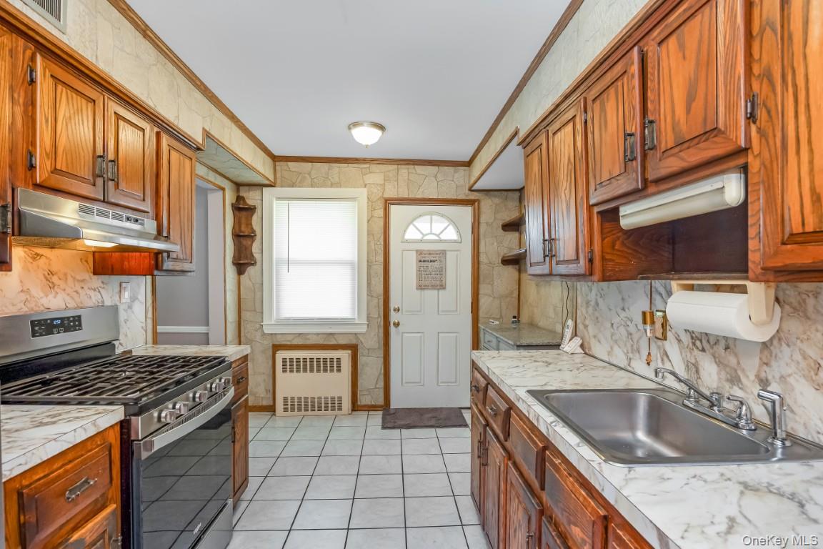 67-72 78th Street, Middle Village, NY 11379