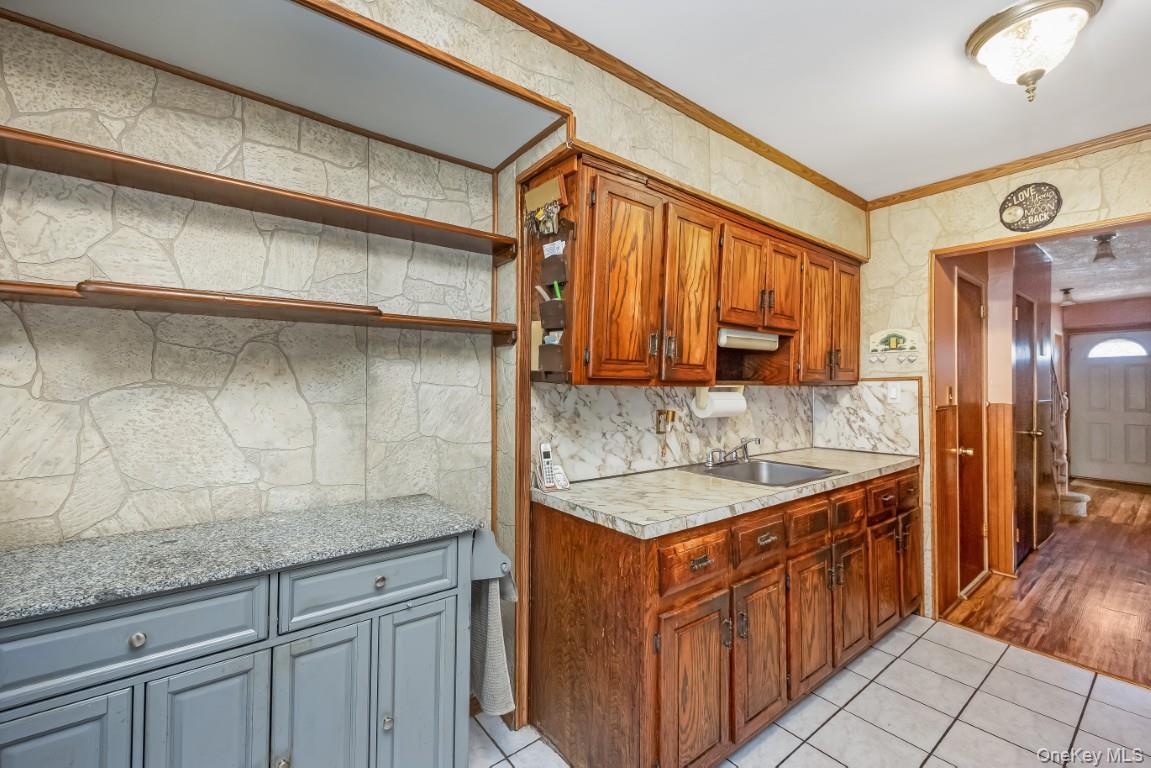 67-72 78th Street, Middle Village, NY 11379