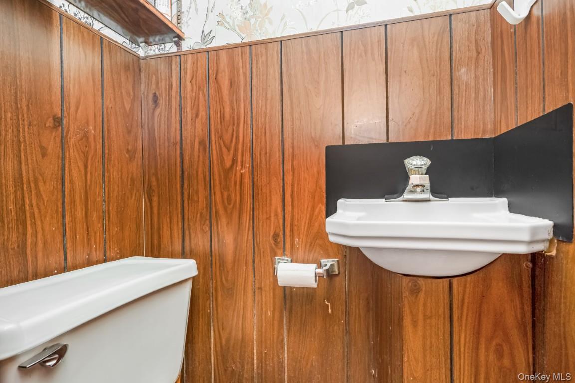 67-72 78th Street, Middle Village, NY 11379