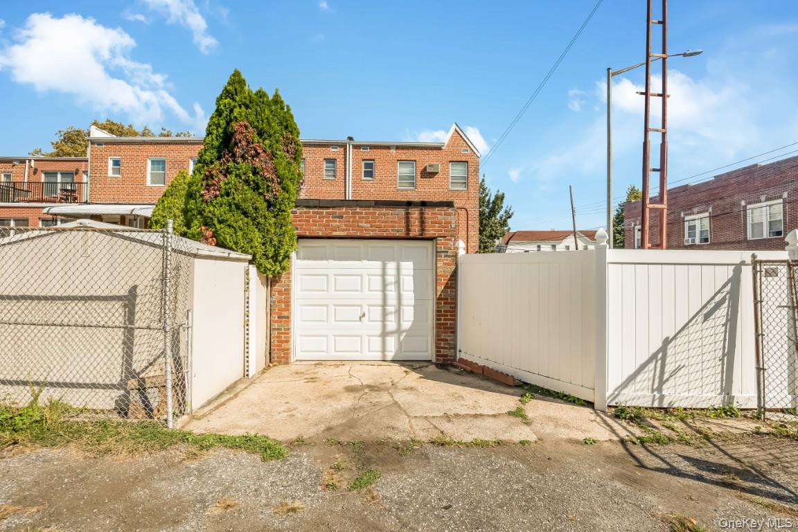 67-72 78th Street, Middle Village, NY 11379