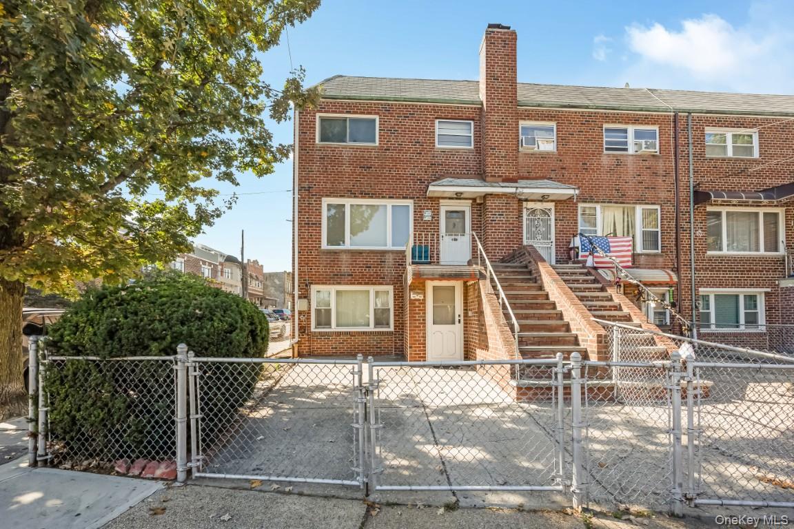 67-72 78th Street, Middle Village, NY 11379