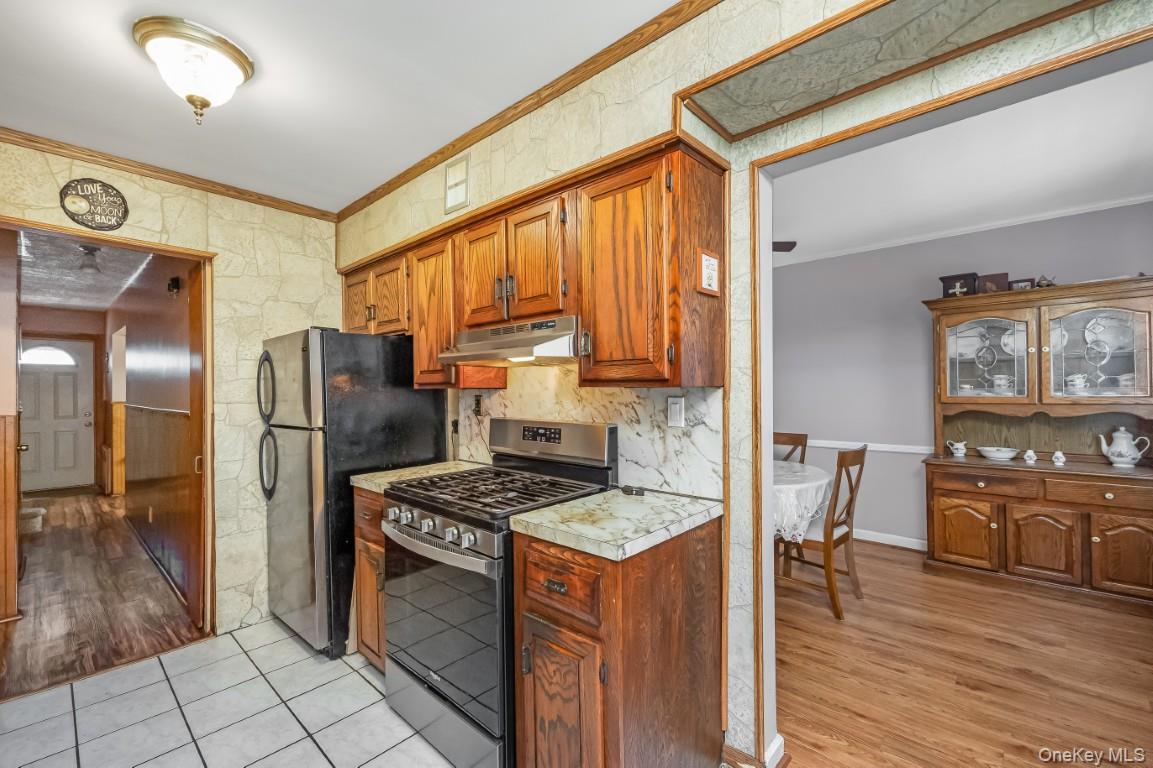 67-72 78th Street, Middle Village, NY 11379