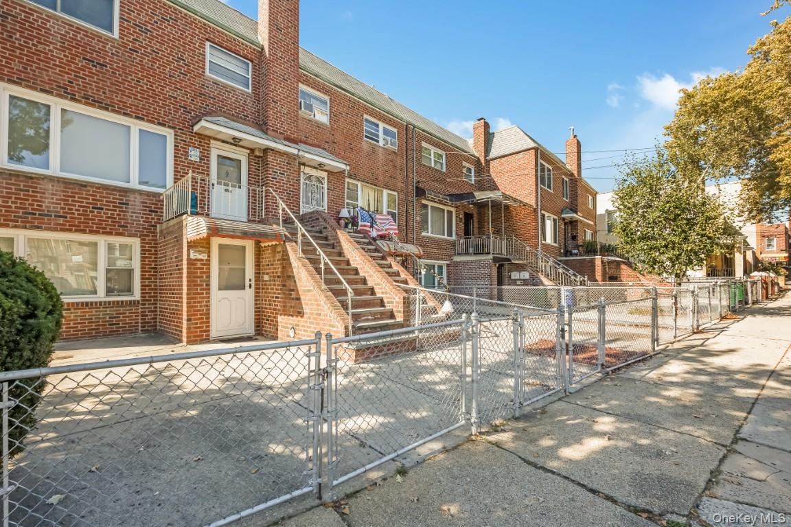 67-72 78th Street, Middle Village, NY 11379