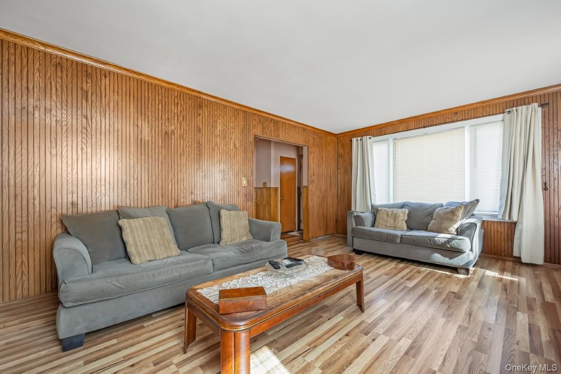 67-72 78th Street, Middle Village, NY 11379