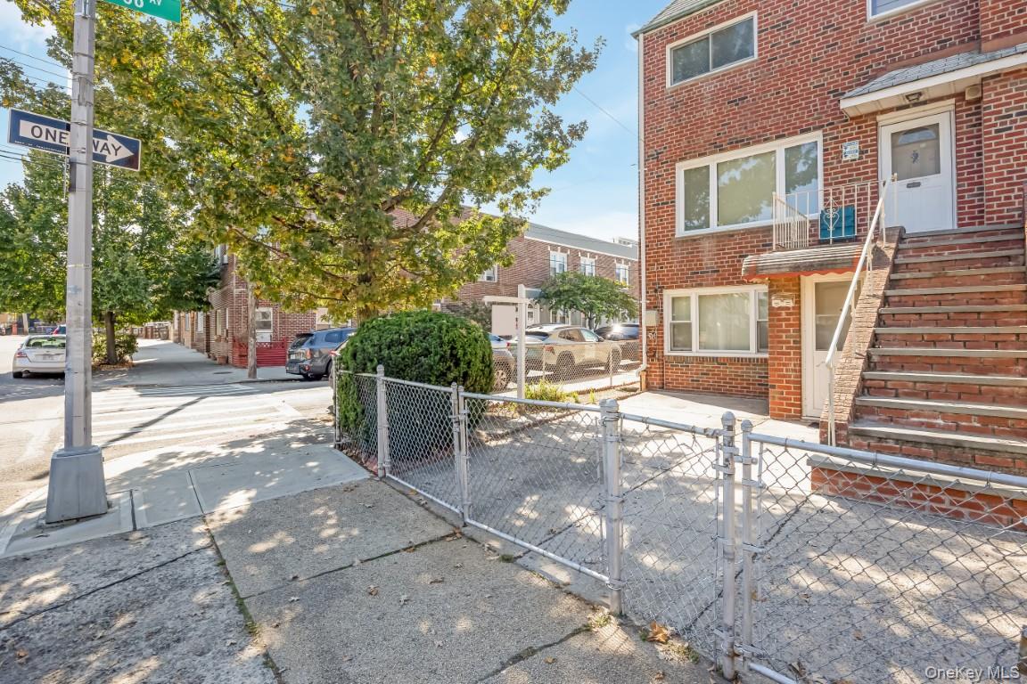 67-72 78th Street, Middle Village, NY 11379