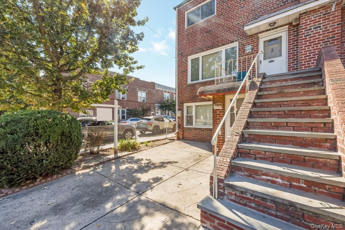 67-72 78th Street, Middle Village, NY 11379