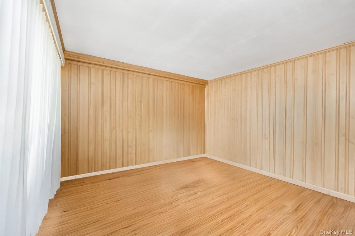 67-72 78th Street, Middle Village, NY 11379