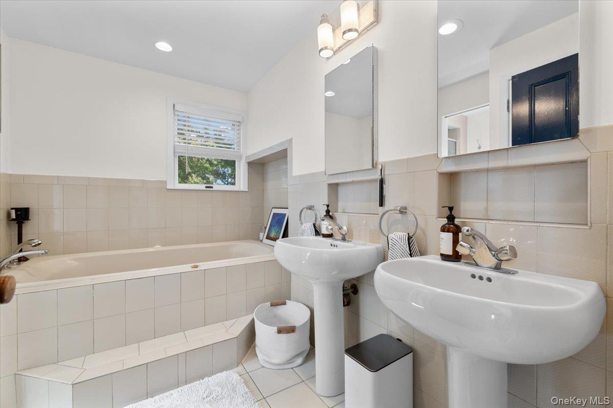 18 S Washington Street, Port Washington, NY 11050