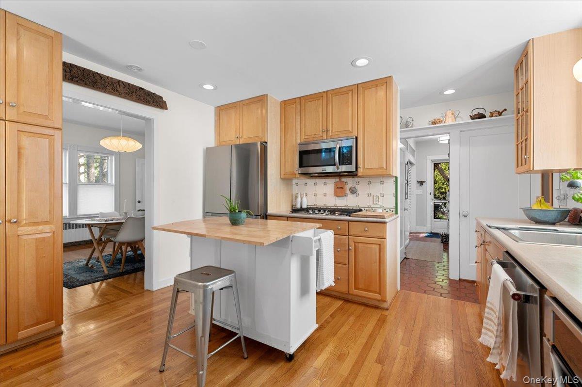 18 S Washington Street, Port Washington, NY 11050