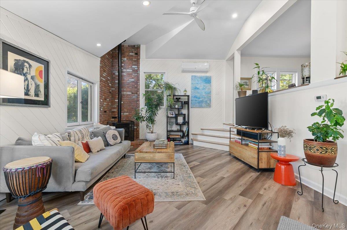 18 S Washington Street, Port Washington, NY 11050