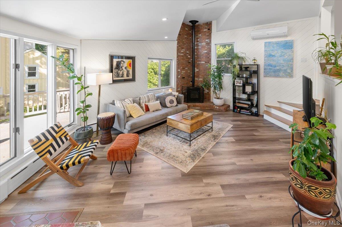 18 S Washington Street, Port Washington, NY 11050