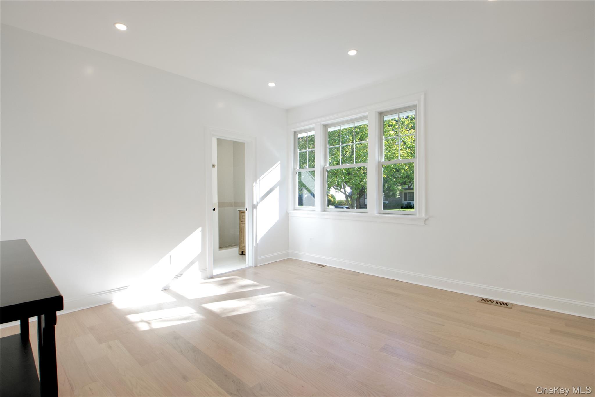 108 Tanners Pond Road, Garden City, NY 11530