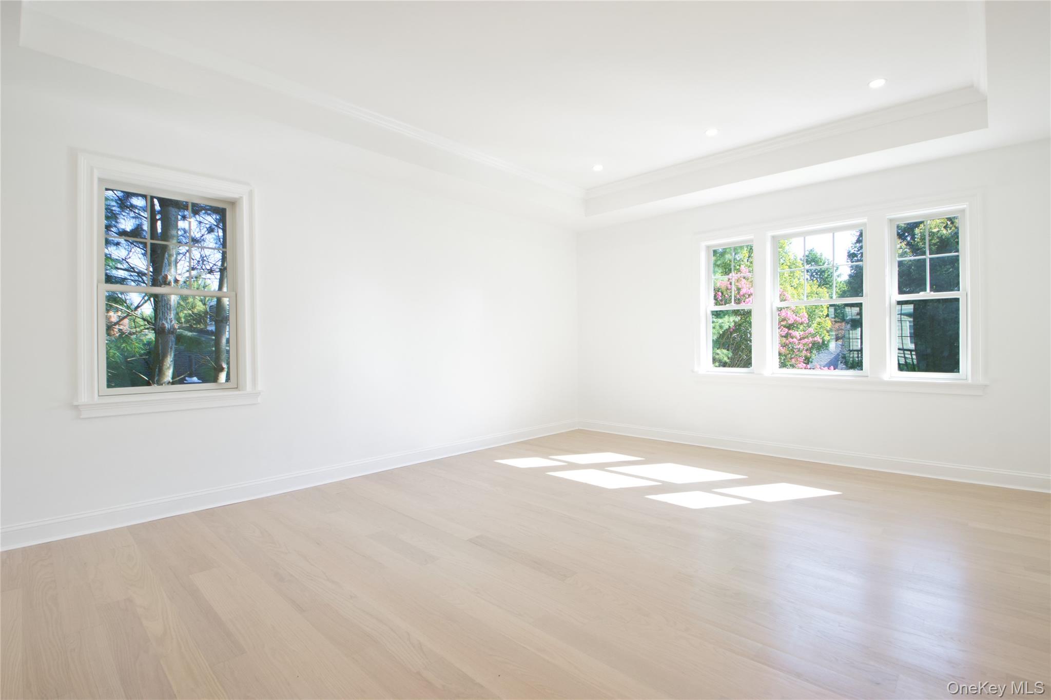 108 Tanners Pond Road, Garden City, NY 11530