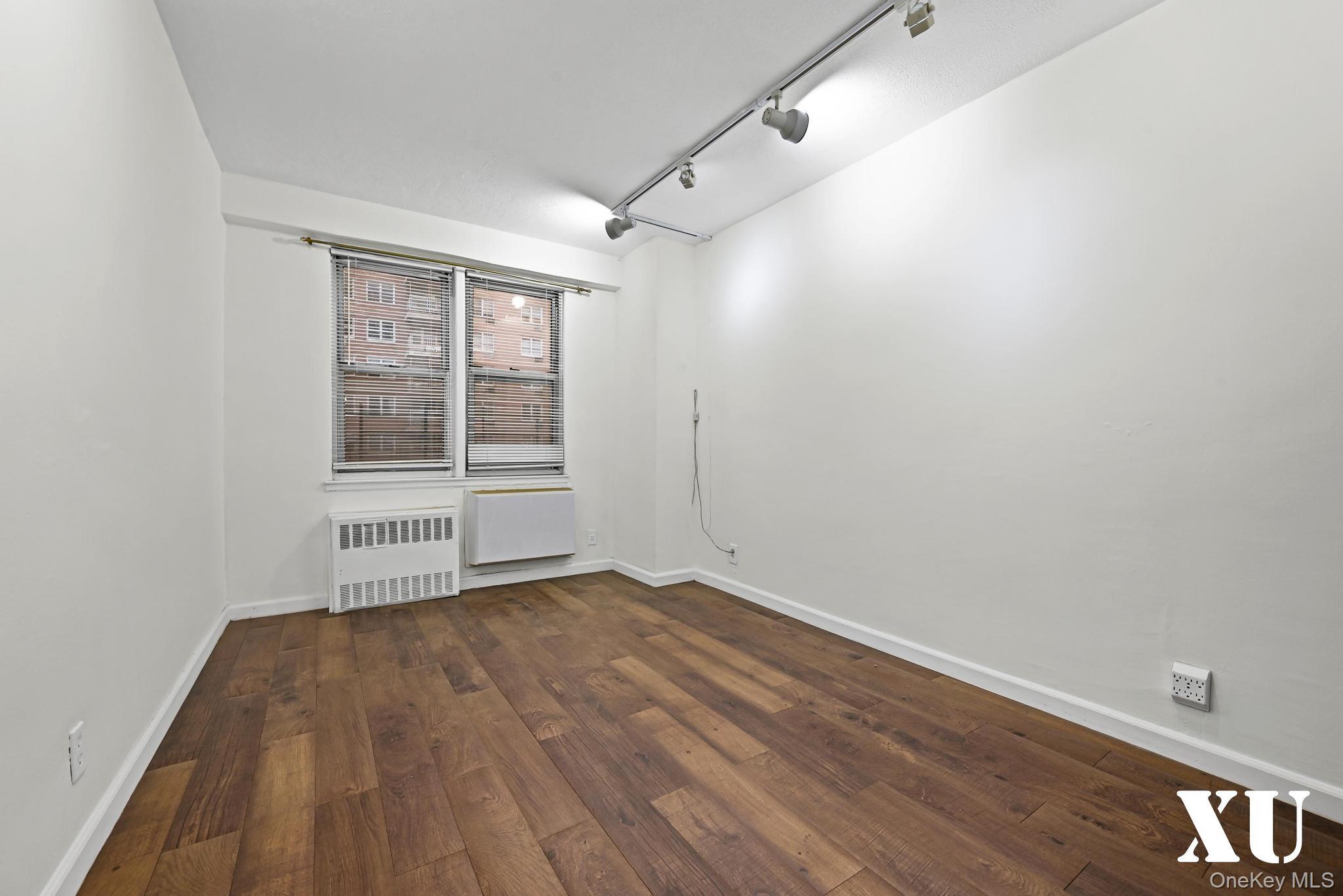 43-10 Kissena Boulevard # 2B, Flushing, NY 11355