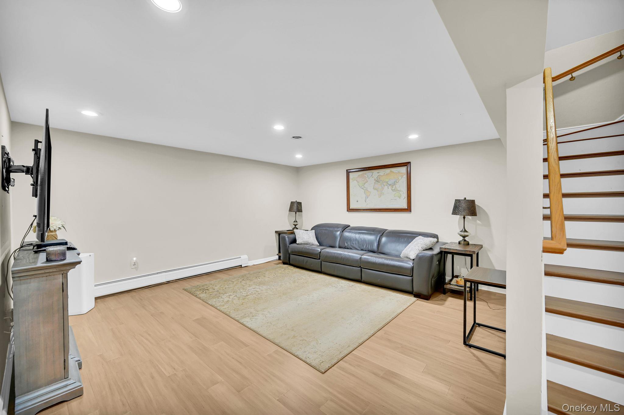 15 Ramapo Lane, Chestnut Ridge, NY 10952