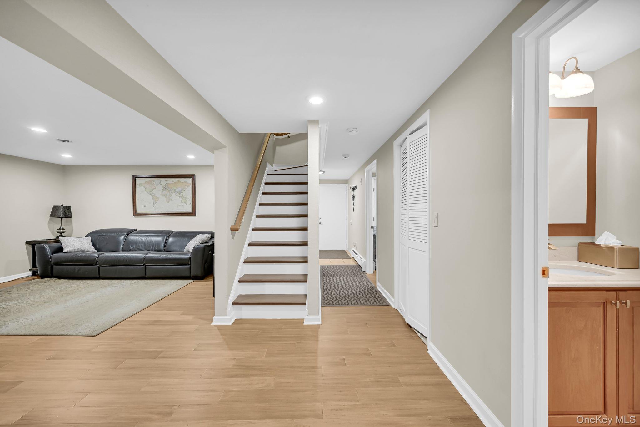 15 Ramapo Lane, Chestnut Ridge, NY 10952